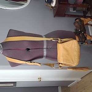 VINCE CAMUTO LEATHER CROSS BODY PURSE